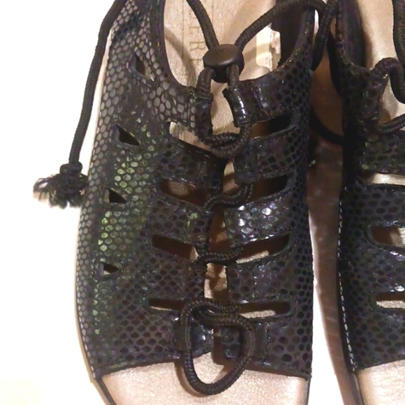 Pandere Tango Black Leather Snakeskin Embossed Bungee Comfort Sandals - Picture 3 of 10